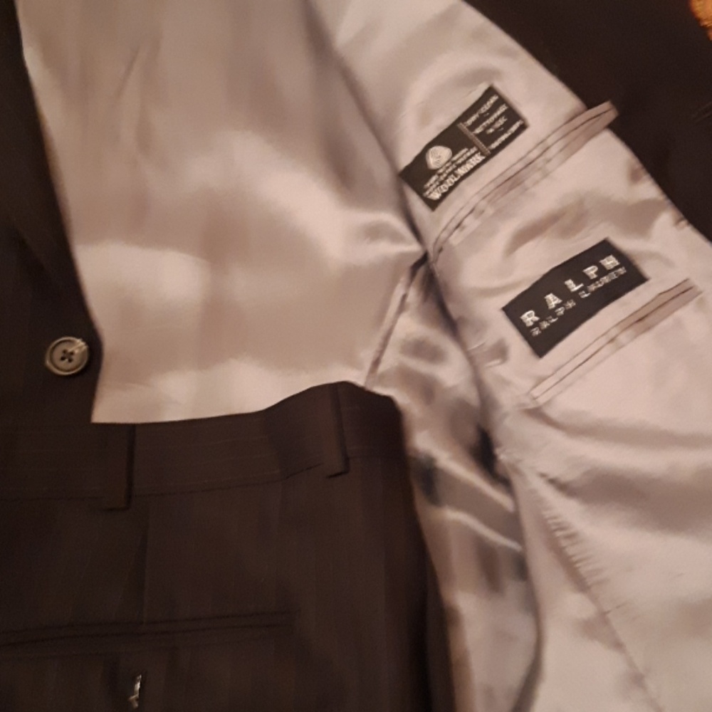 Suits - Picture 4 of 8
